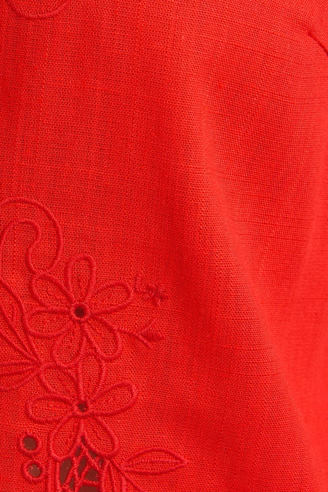GILLI - EYELET EMBROIDERD FRONT TIES TOP