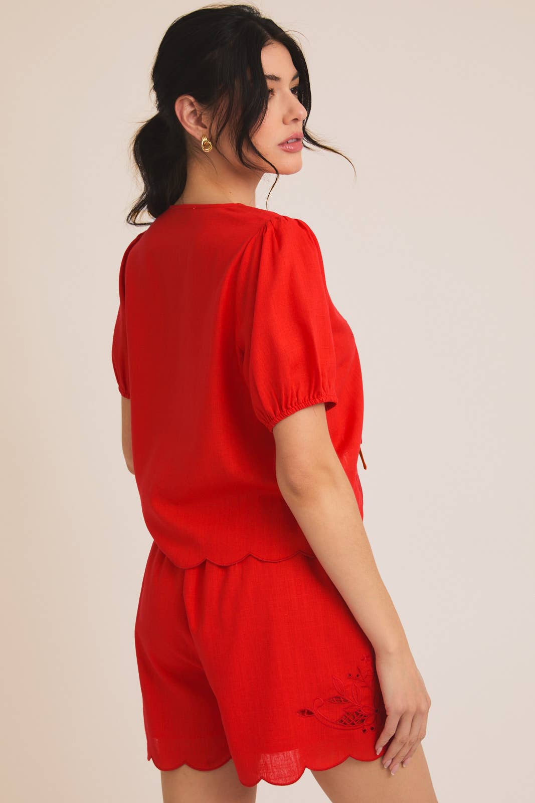 GILLI - EYELET EMBROIDERD FRONT TIES TOP