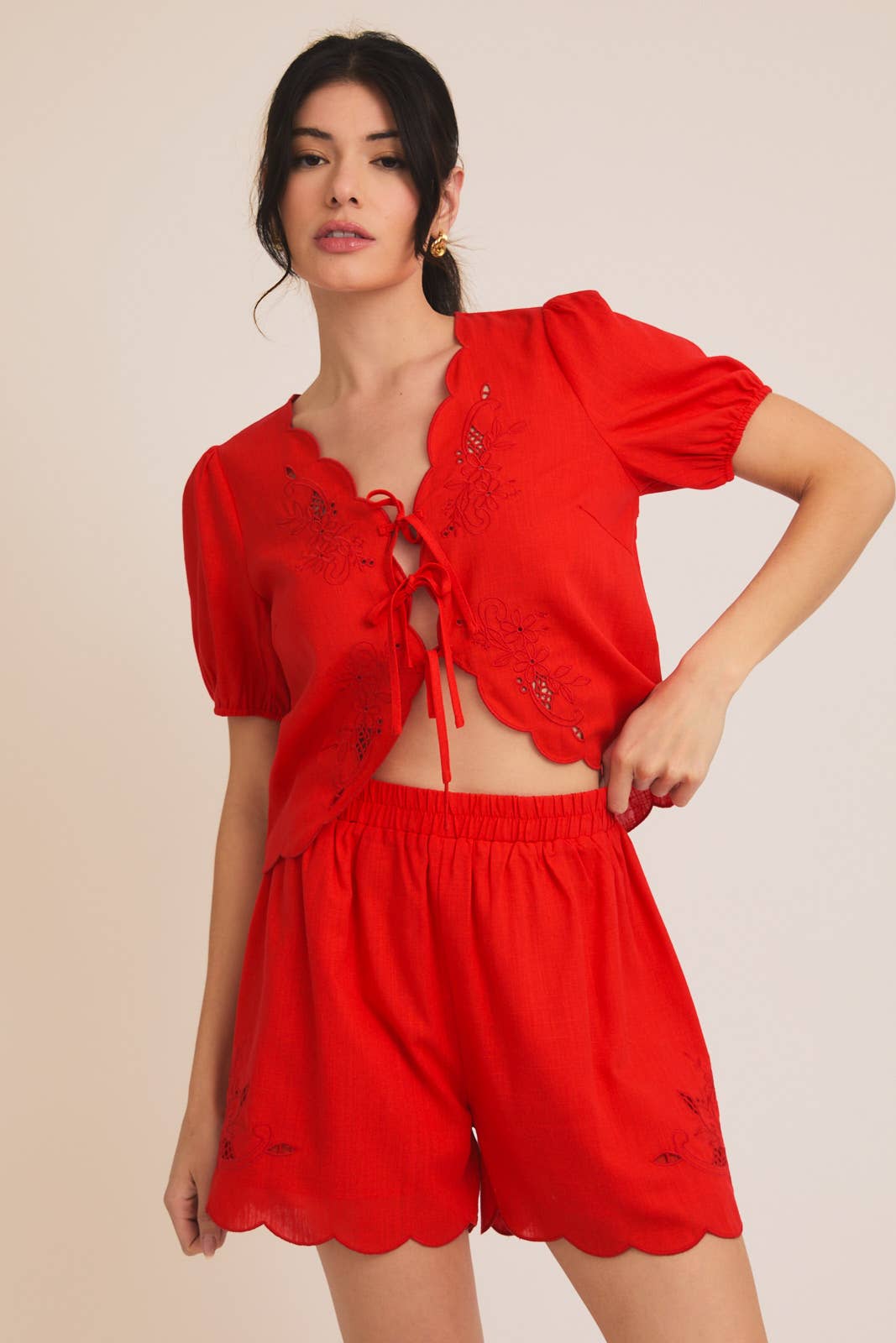 GILLI - EYELET EMBROIDERD FRONT TIES TOP