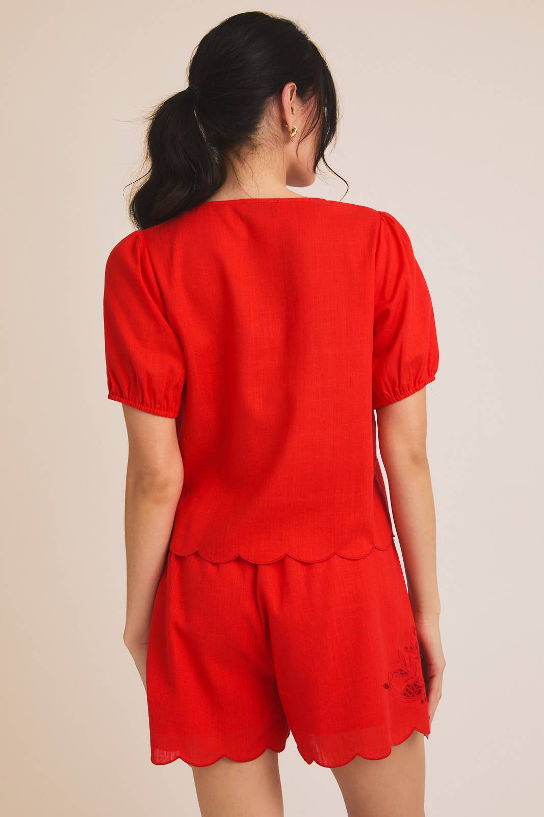 GILLI - EYELET EMBROIDERD FRONT TIES TOP