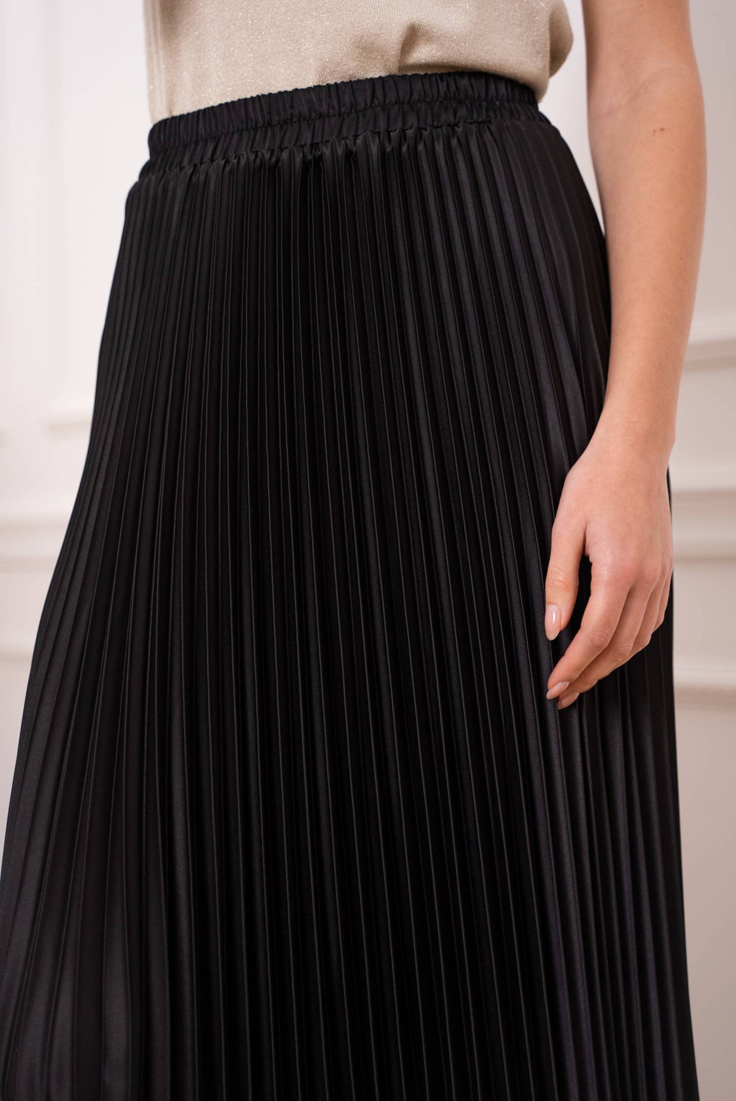 Choklate Paris - Solid Satin Pleated Skirt - Black