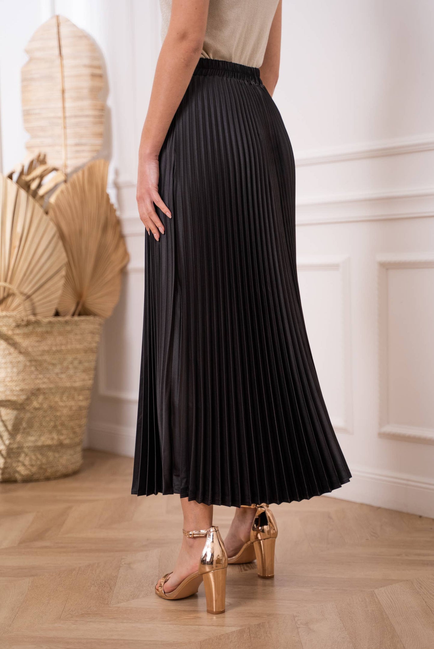 Choklate Paris - Solid Satin Pleated Skirt - Black