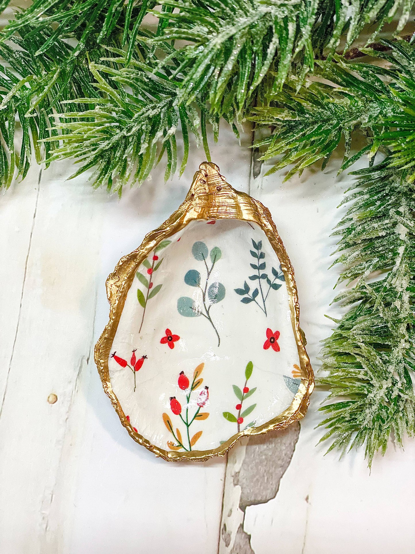 Alison Brooke Designs - Eucalyptus Winterberry Oyster Trinket Dish