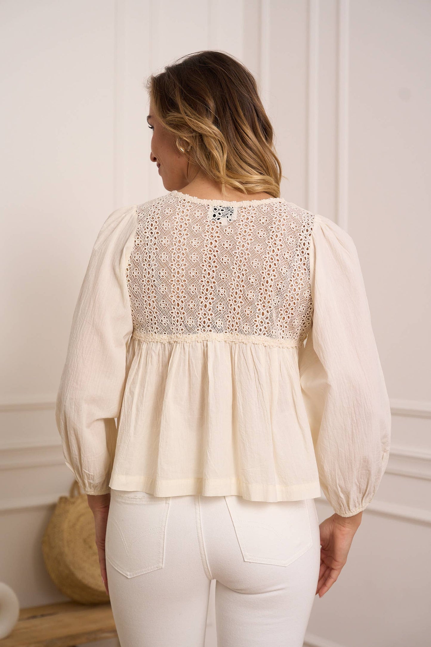 CHOKLATE PARIS - Cotton and Lace Bi-Material Blouse - Ecru