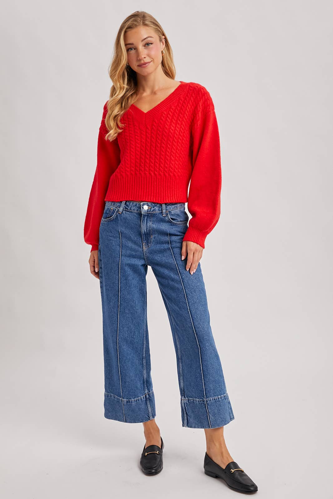Bluivy - CROPPED V-NECK CABLE KNIT SWEATER