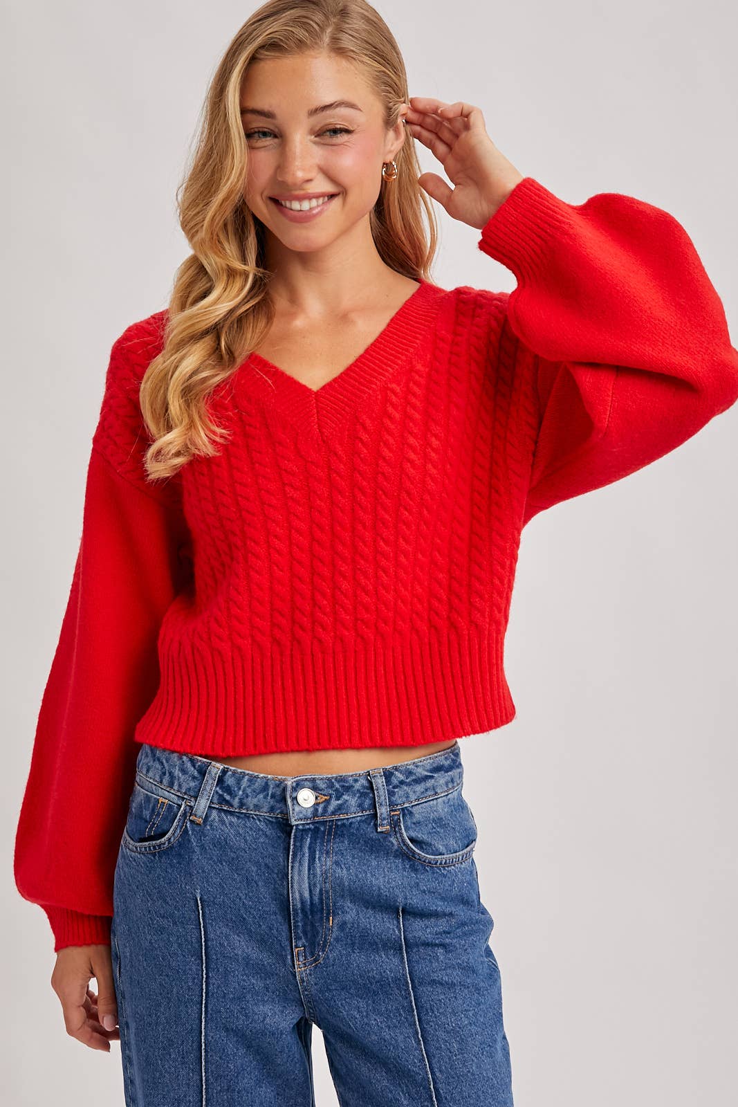 Bluivy - CROPPED V-NECK CABLE KNIT SWEATER