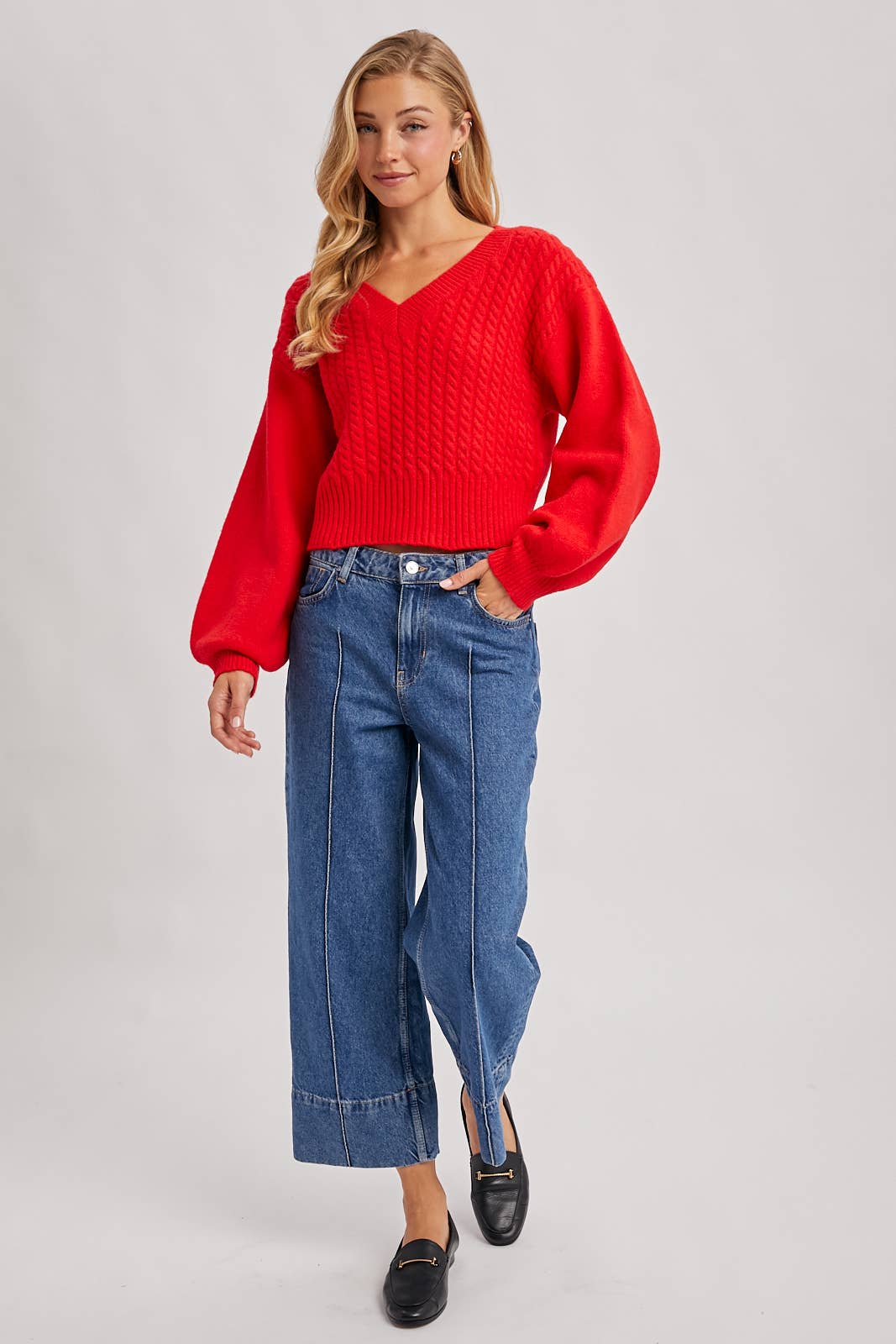 Bluivy - CROPPED V-NECK CABLE KNIT SWEATER