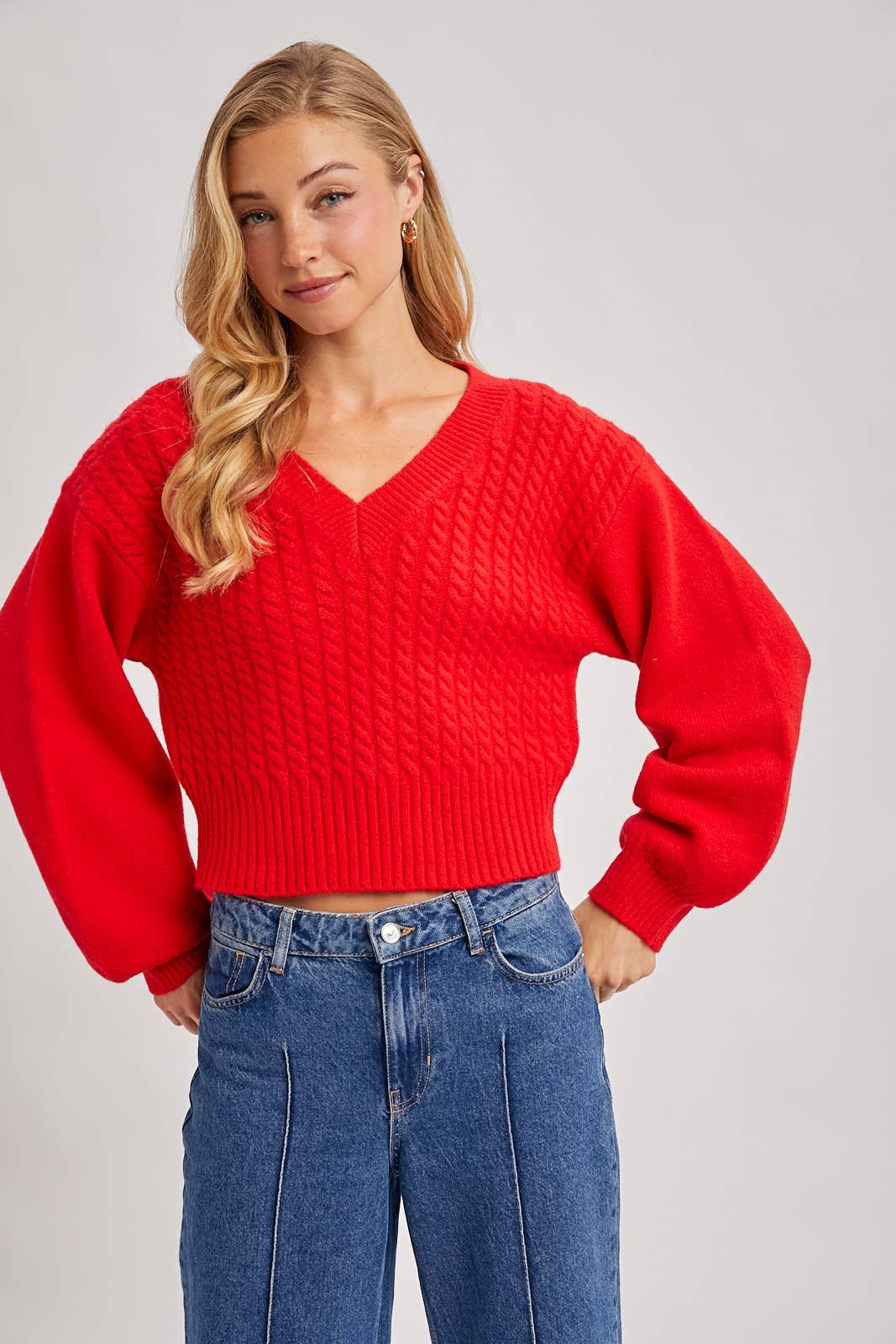 Bluivy - CROPPED V-NECK CABLE KNIT SWEATER