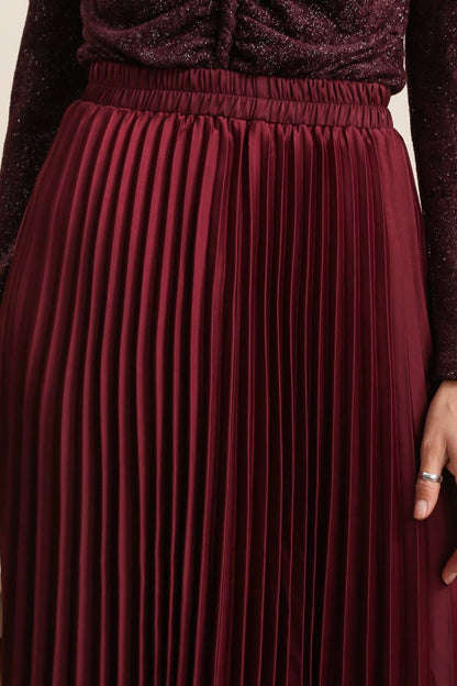 Choklate Paris - Solid Satin Pleated Skirt - Bordeaux