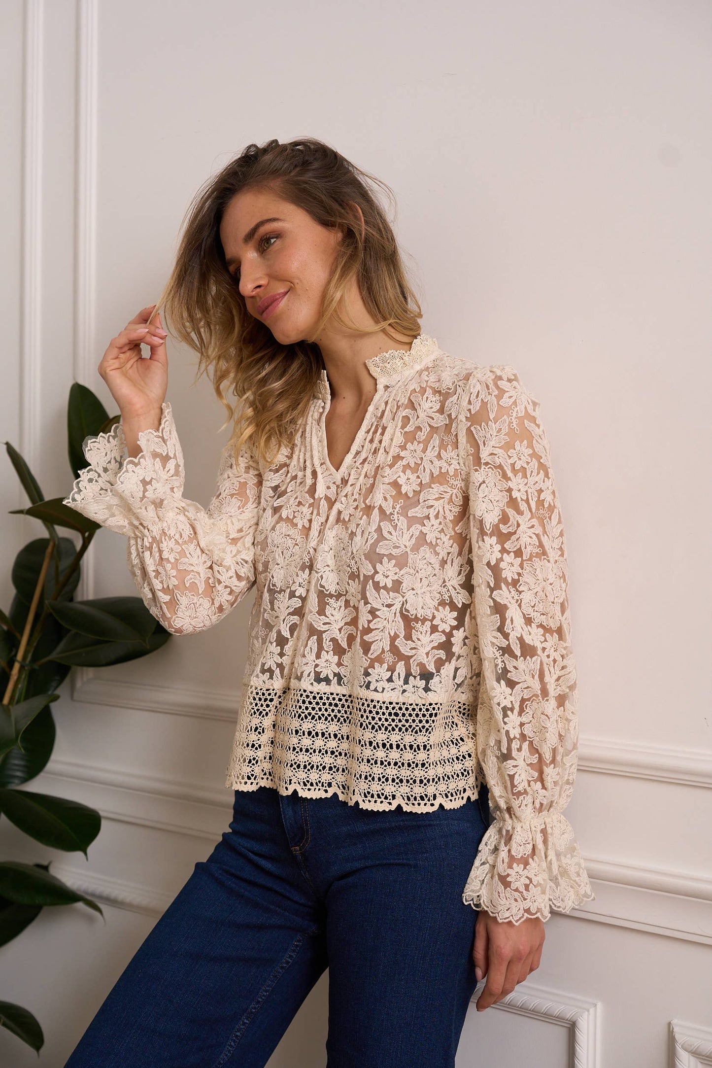 CHOKLATE PARIS - Lace Blouse - Ecru