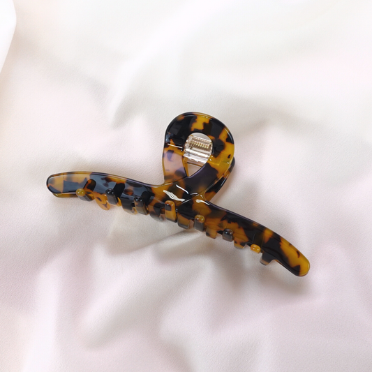 Love Attack - Joanna Cellulose Acetate Hair Claw Clips: Dark Tortoiseshell