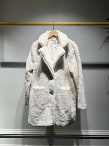 Choklate Paris - Straight Cut Synthetic Fur Coat - Ecru